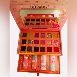 Ultramo 18 shades with 4 matte lipsticks. Professional pigment palette